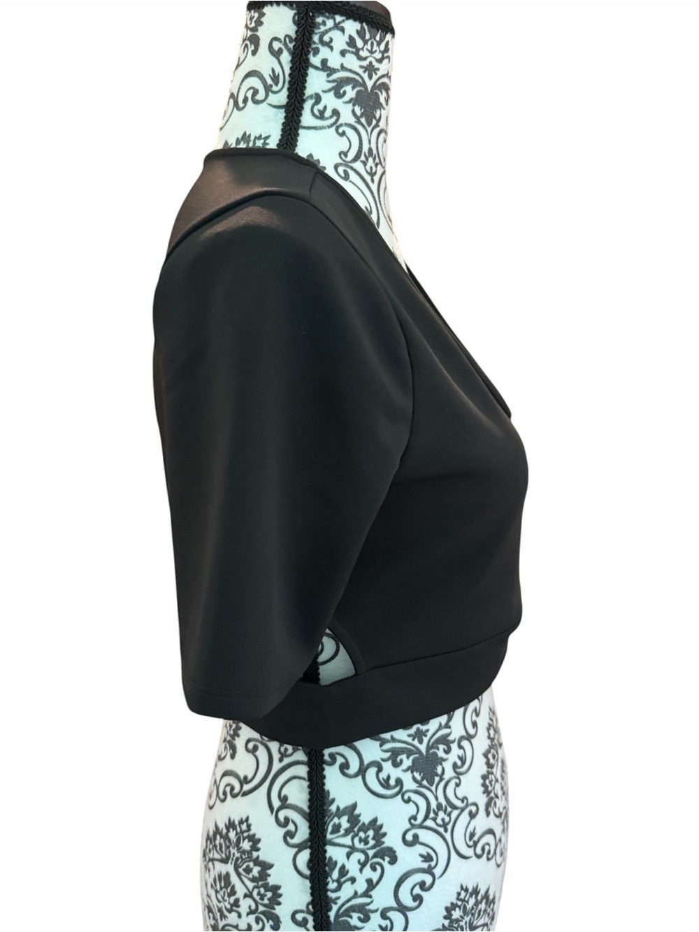 Express Scoop Neck Crop Top - Picture 2 of 8